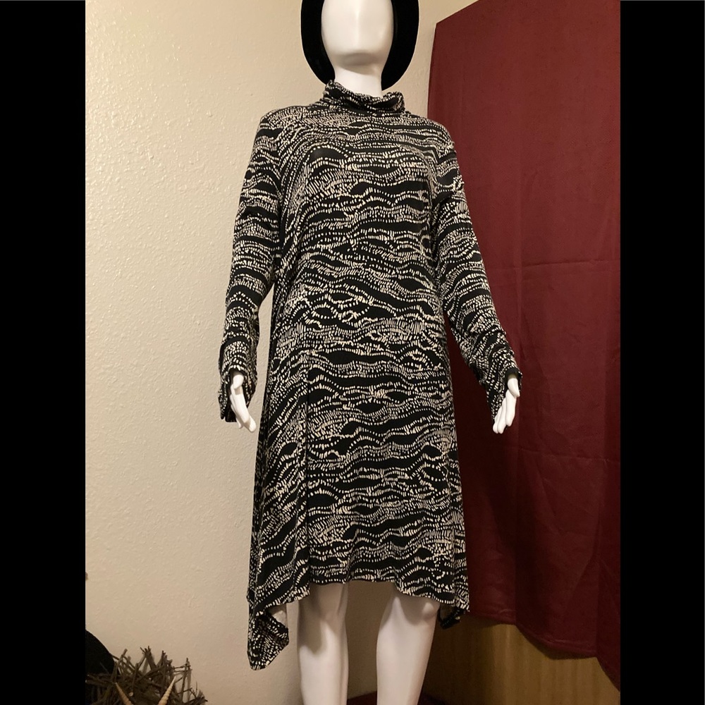 🦋🕷ANTHROPOLOGIE🕷🦋 MAEVE Black/Cream  Asymmetrical Turtleneck L Sleeve Dr…